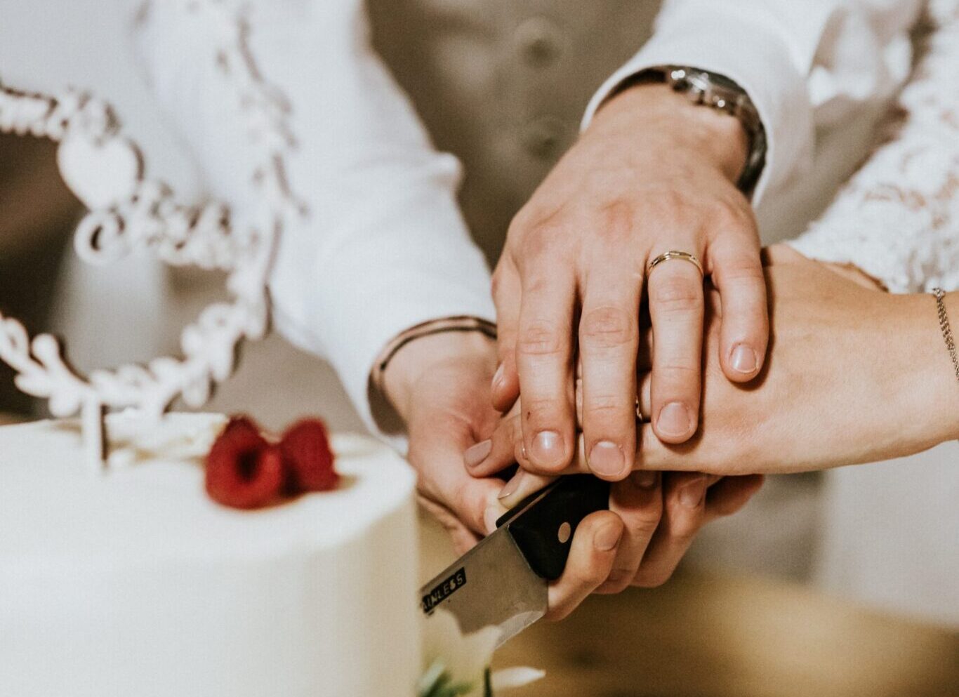 All the Important Wedding Cake Questions You Should Be Asking